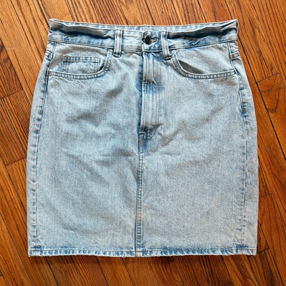 H&M mid light wash denim causal jean skirt size 8